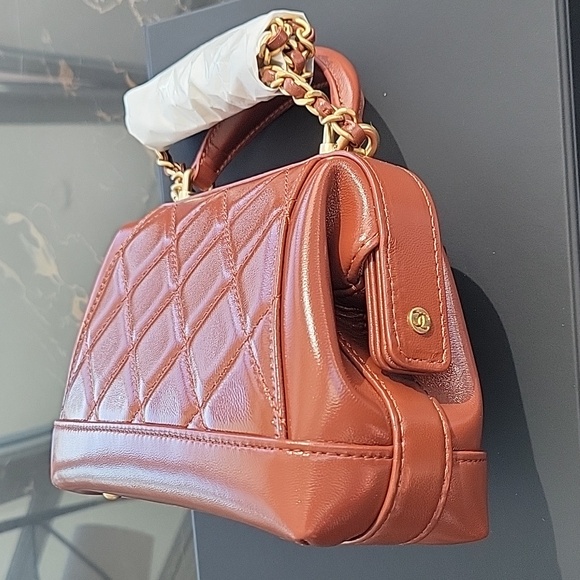 Chanel Bowling Bag in Warm Brown color - Picture 3 of 9